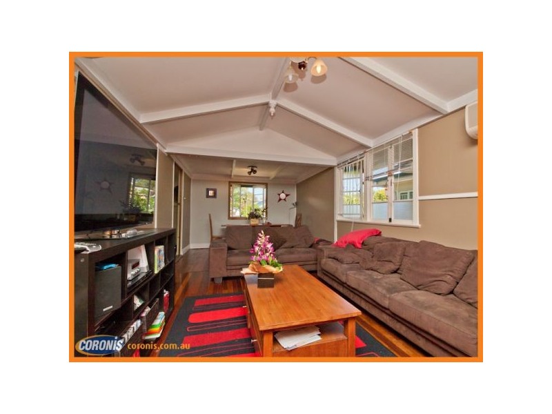 17 McLennan Street, Woody Point QLD 4019