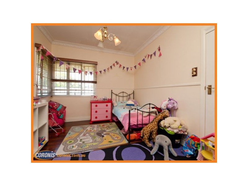 17 McLennan Street, Woody Point QLD 4019