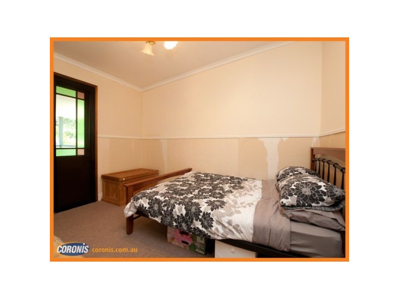 17 McLennan Street, Woody Point QLD 4019