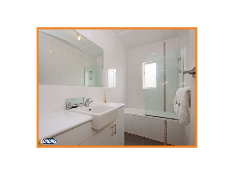 20 Inglis Street, Woody Point QLD 4019