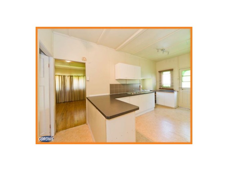 11 Ellen Street, Woody Point QLD 4019