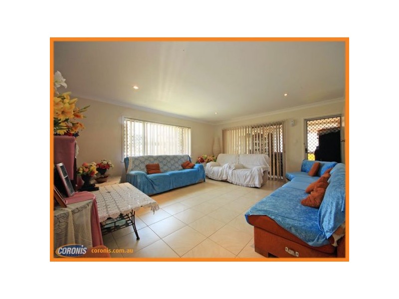 8 Amanda Street, Scarborough QLD 4020