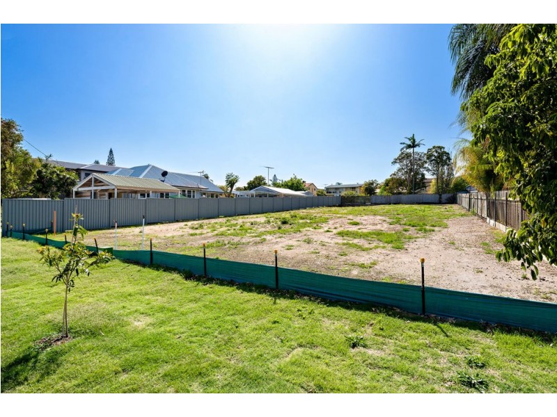 42 Central Avenue, Scarborough QLD 4020