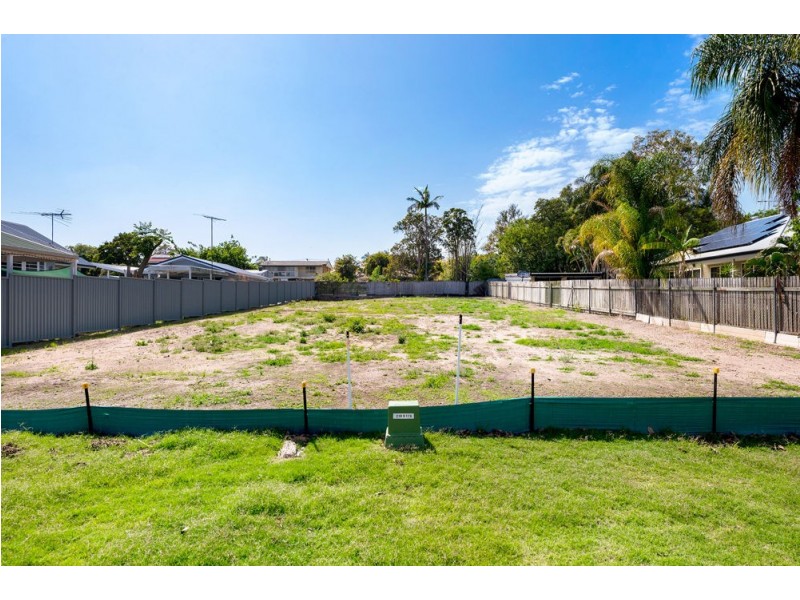 42 Central Avenue, Scarborough QLD 4020