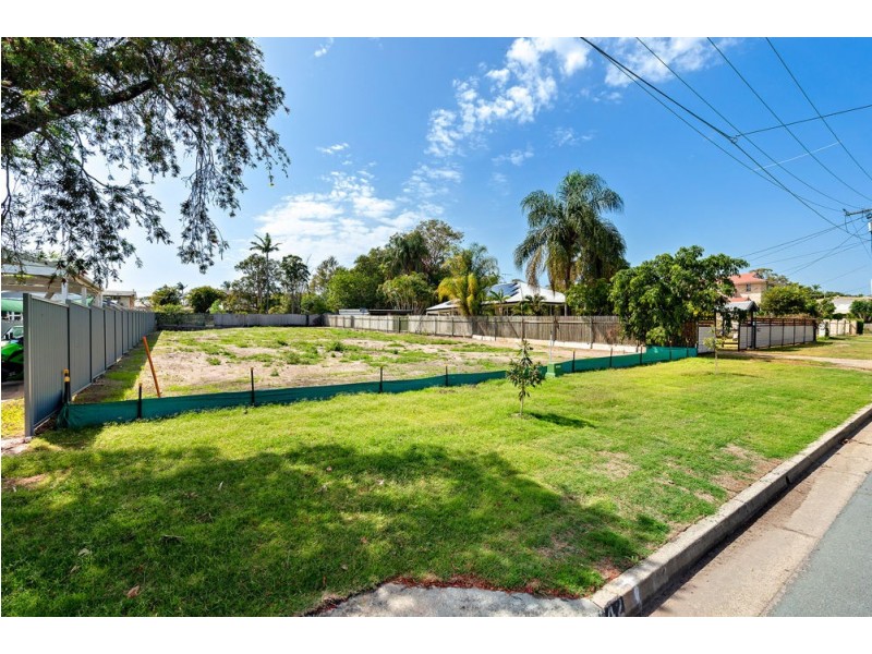 42 Central Avenue, Scarborough QLD 4020