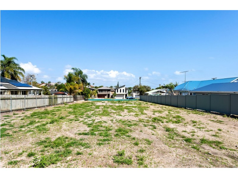 42 Central Avenue, Scarborough QLD 4020