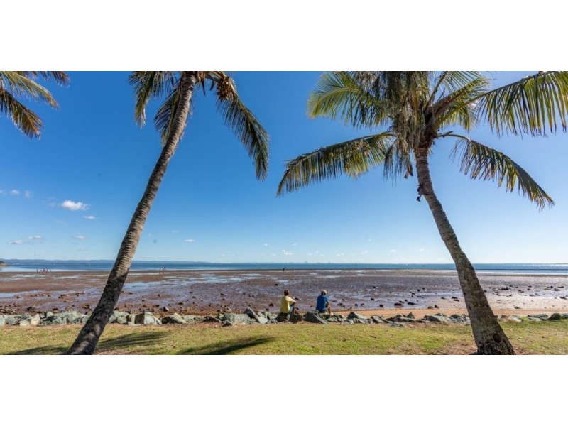 42 Central Avenue, Scarborough QLD 4020