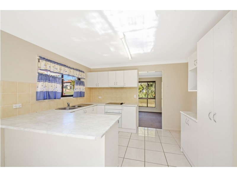 18 Daniel Court, Scarborough QLD 4020