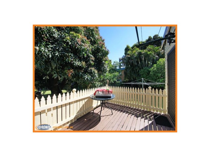 16 Louis Street, Redcliffe QLD 4020