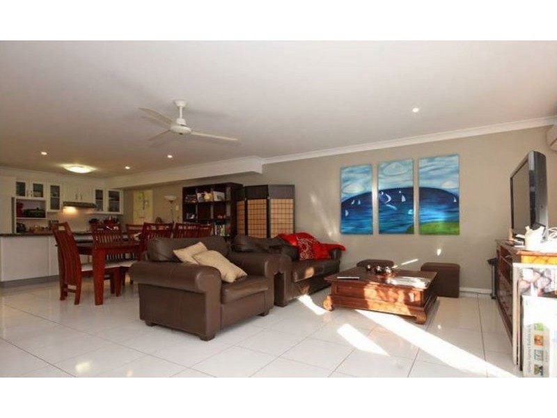 2/24 Ebert Parade, Lawnton QLD 4501