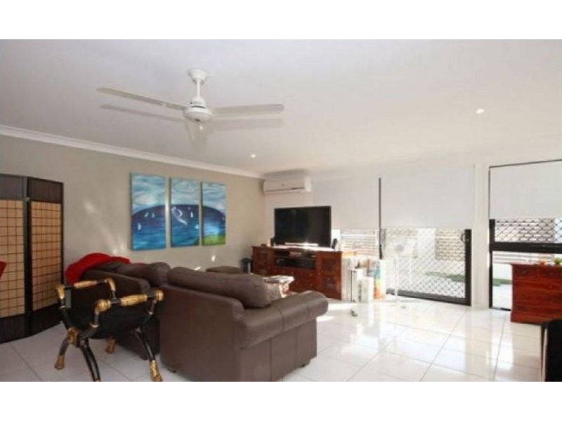 2/24 Ebert Parade, Lawnton QLD 4501