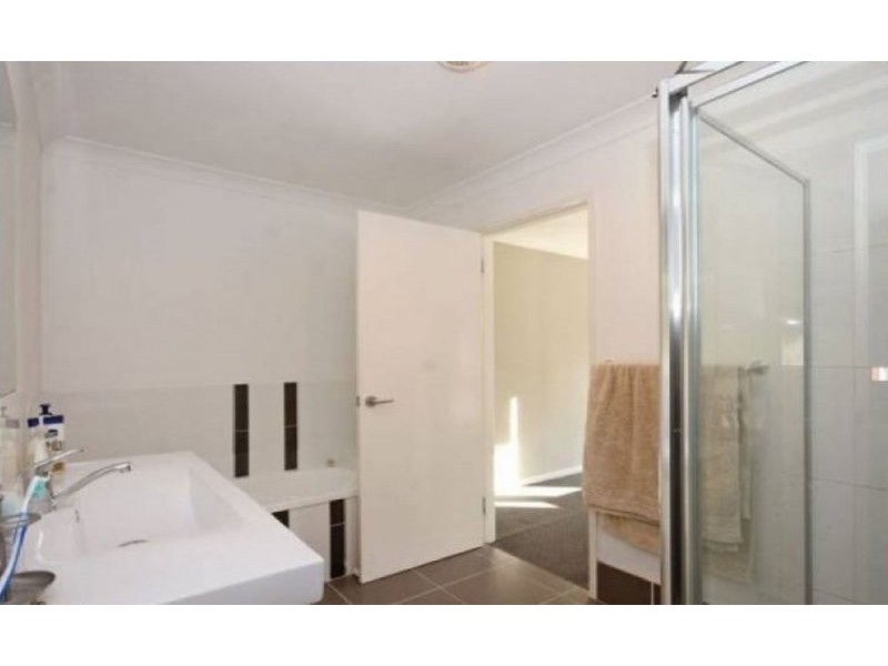 2/24 Ebert Parade, Lawnton QLD 4501