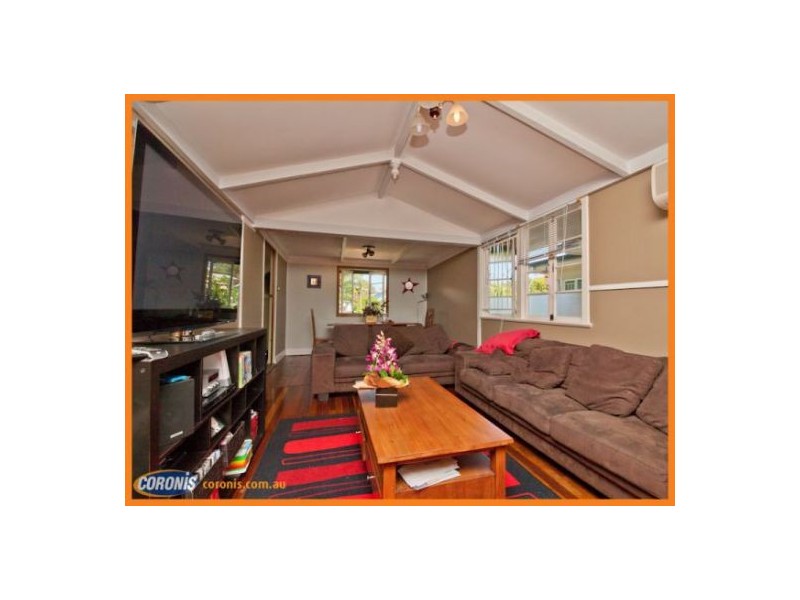 17 Mclennan Street, Woody Point QLD 4019