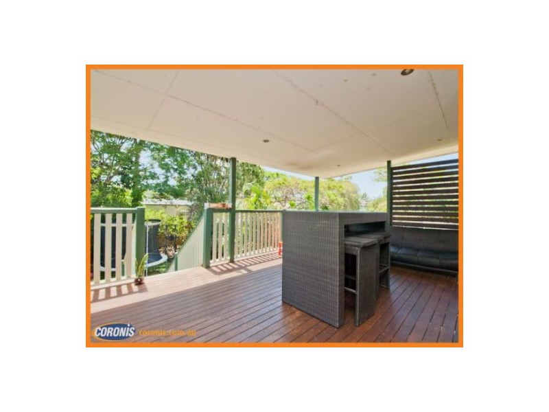 17 Mclennan Street, Woody Point QLD 4019