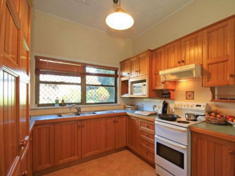 16 Louis Street, Redcliffe QLD 4020