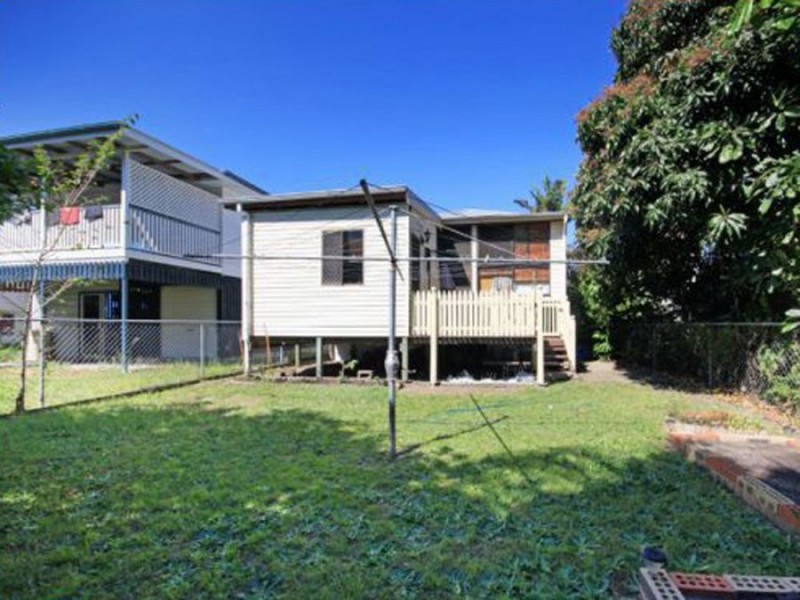 16 Louis Street, Redcliffe QLD 4020