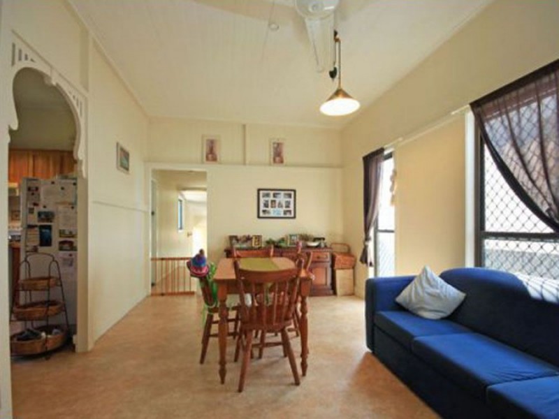 16 Louis Street, Redcliffe QLD 4020