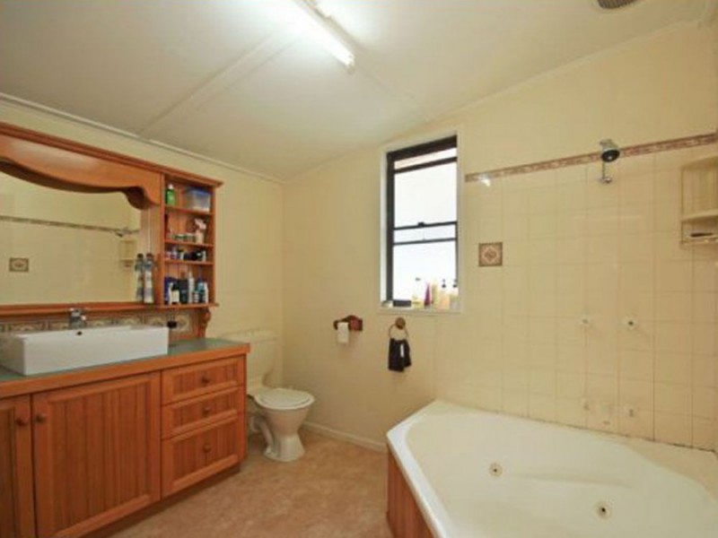 16 Louis Street, Redcliffe QLD 4020