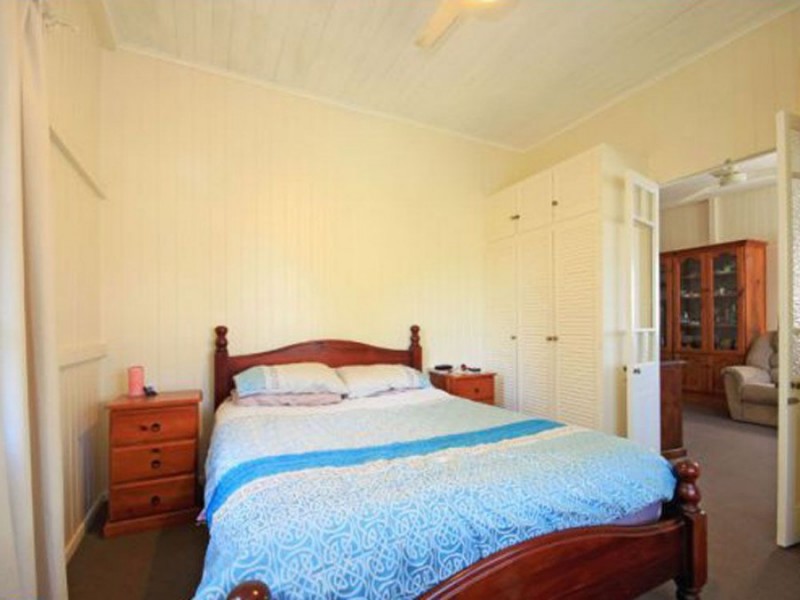 16 Louis Street, Redcliffe QLD 4020