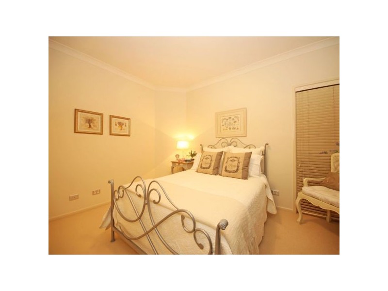 10 Volunteer Street, Newport QLD 4020