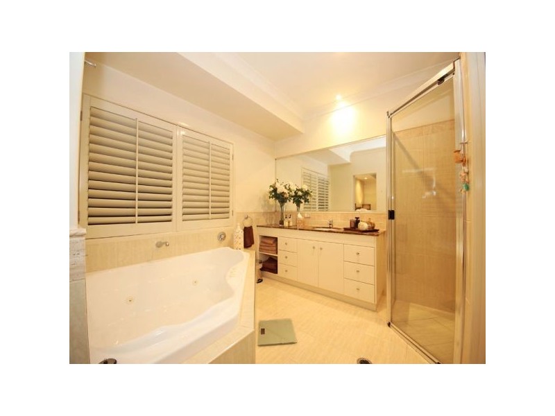 10 Volunteer Street, Newport QLD 4020