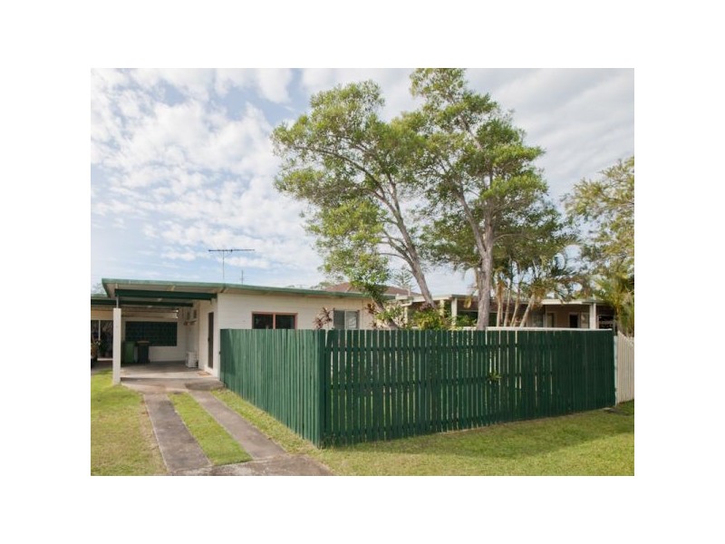 1/4 Longland Street, Redcliffe QLD 4020