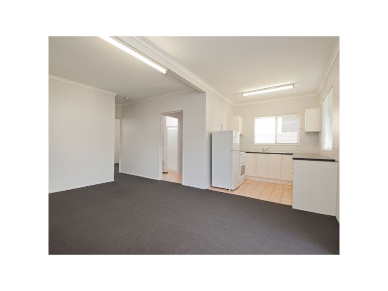 1/4 Longland Street, Redcliffe QLD 4020