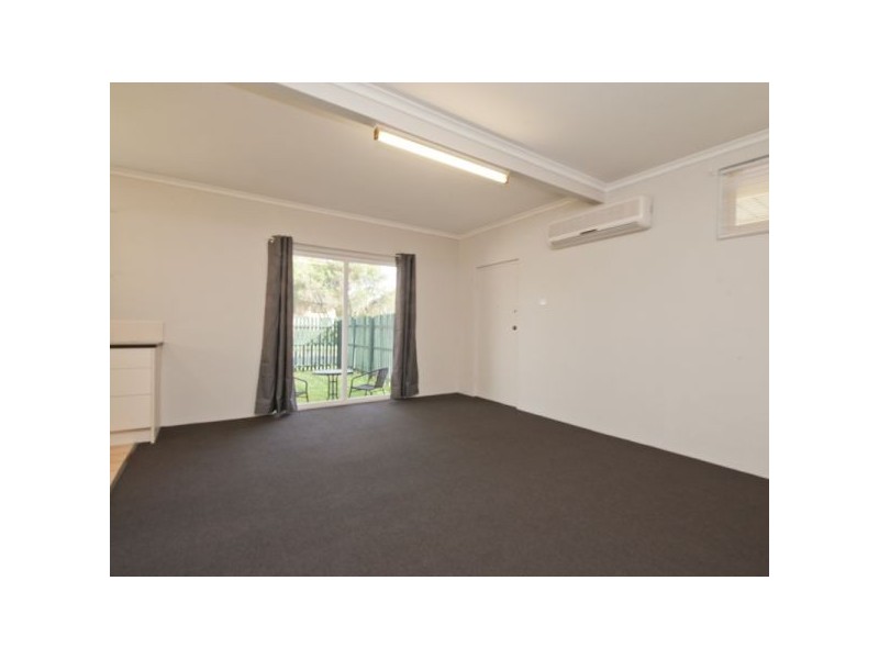 1/4 Longland Street, Redcliffe QLD 4020