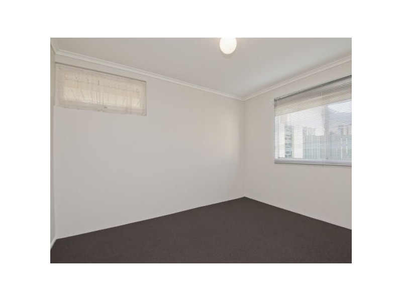 1/4 Longland Street, Redcliffe QLD 4020