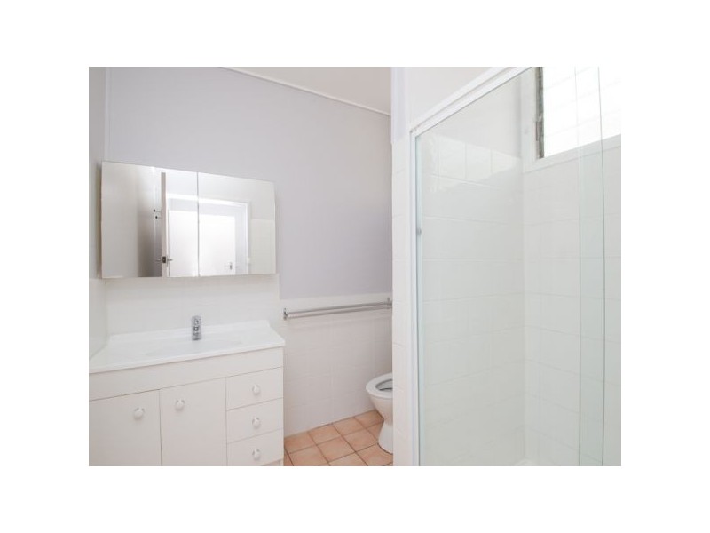 1/4 Longland Street, Redcliffe QLD 4020