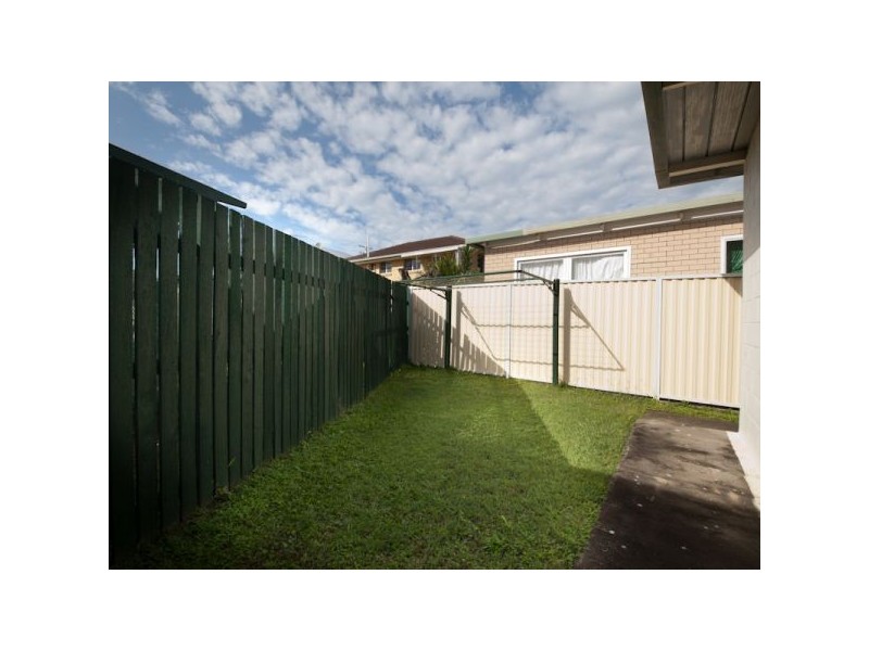 1/4 Longland Street, Redcliffe QLD 4020