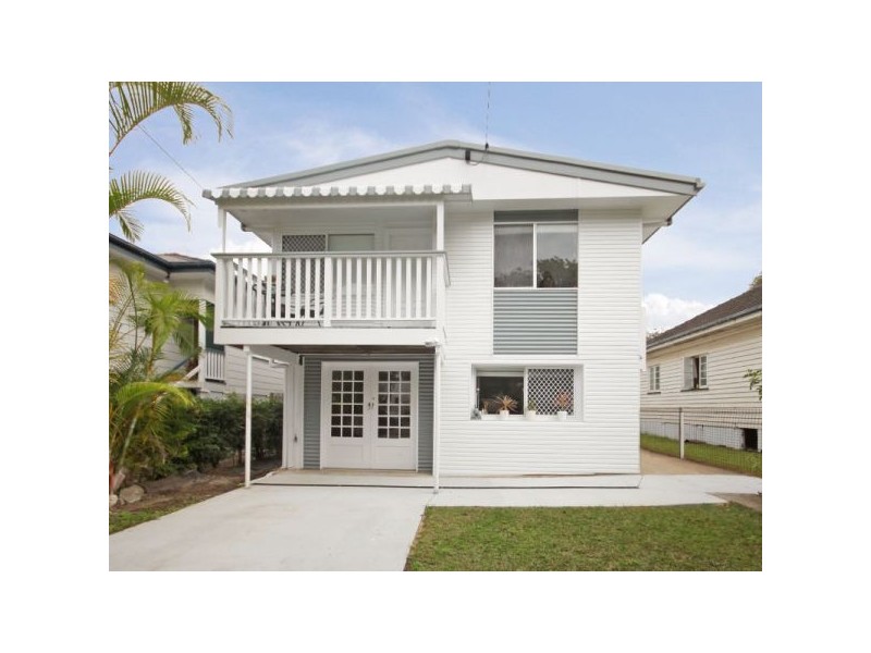 23 Mclennan St, Woody Point QLD 4019