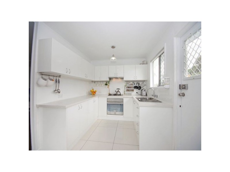 23 Mclennan St, Woody Point QLD 4019