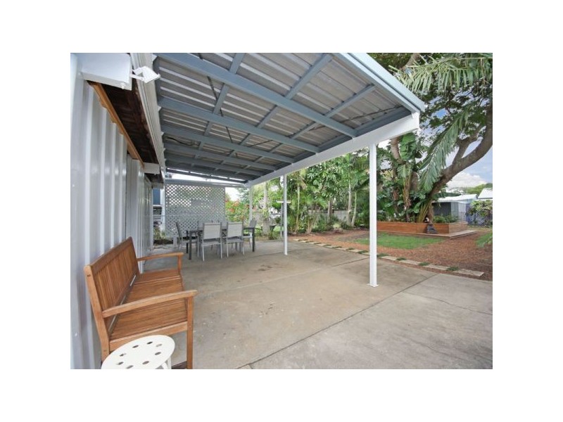 23 Mclennan St, Woody Point QLD 4019