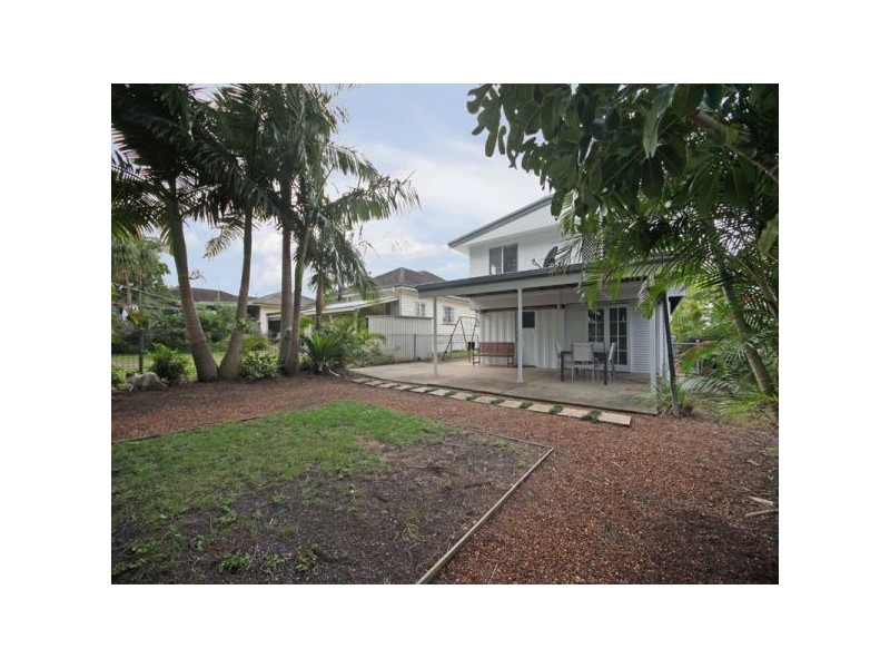 23 Mclennan St, Woody Point QLD 4019