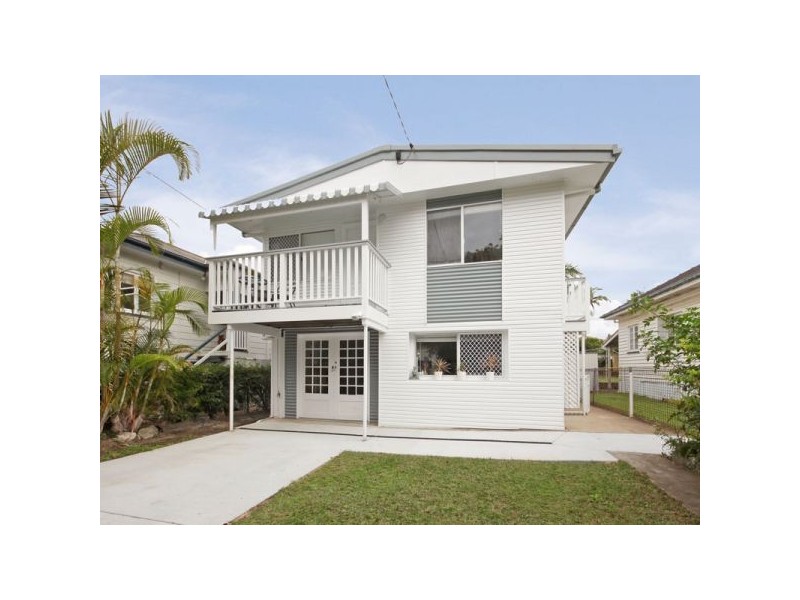 23 Mclennan St, Woody Point QLD 4019