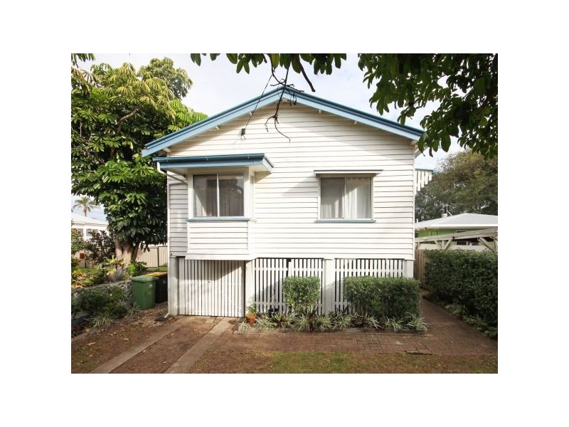 1 Mclennan St, Woody Point QLD 4019