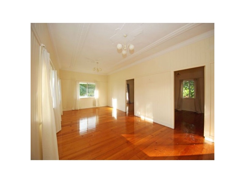 1 Mclennan St, Woody Point QLD 4019