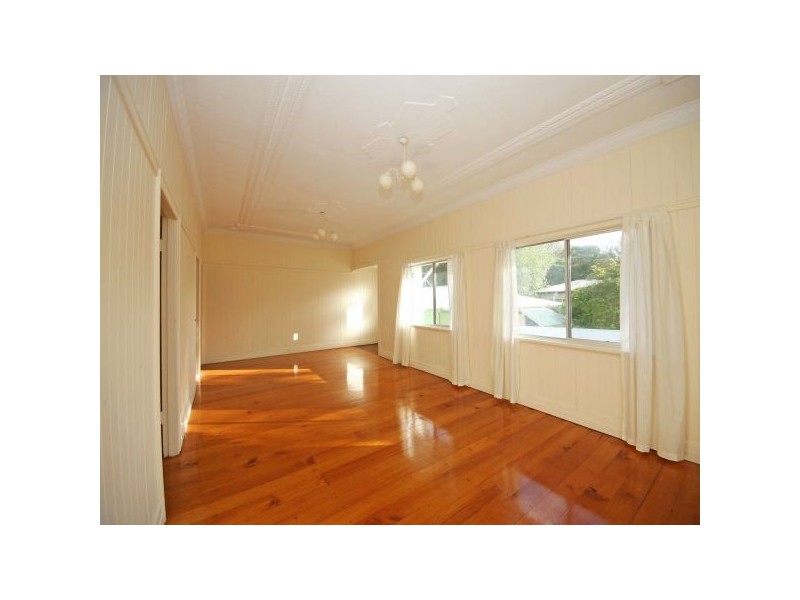 1 Mclennan St, Woody Point QLD 4019