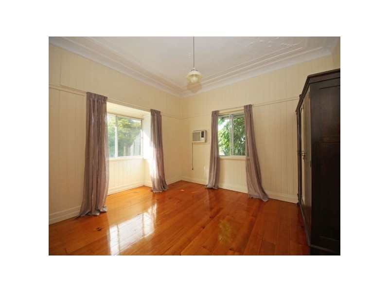 1 Mclennan St, Woody Point QLD 4019