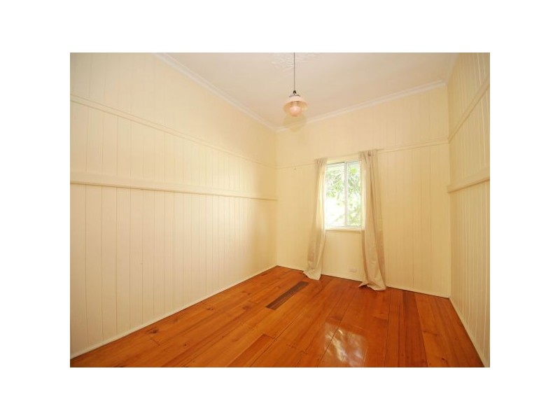 1 Mclennan St, Woody Point QLD 4019