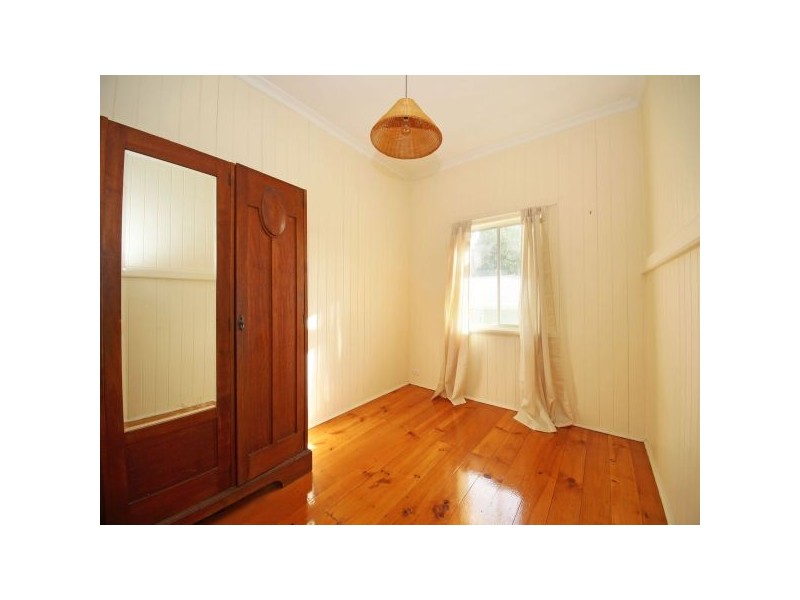 1 Mclennan St, Woody Point QLD 4019