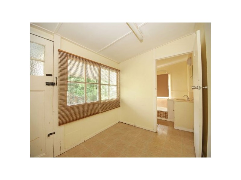 1 Mclennan St, Woody Point QLD 4019