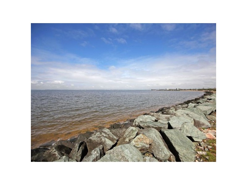 1 Mclennan St, Woody Point QLD 4019