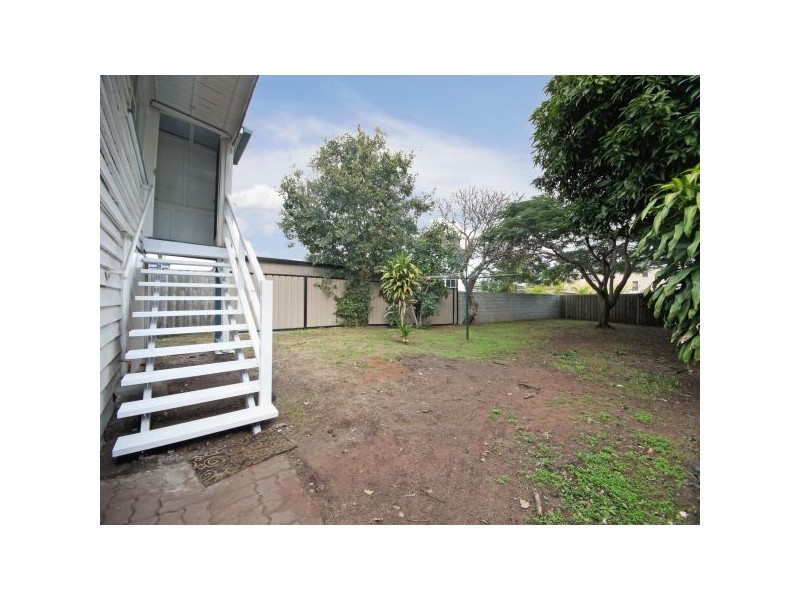 1 Mclennan St, Woody Point QLD 4019