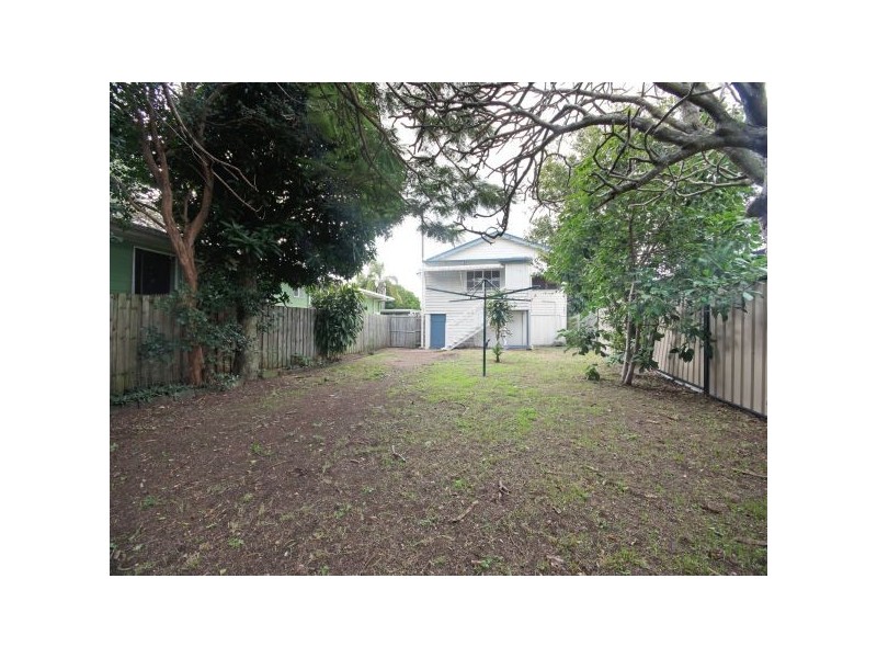 1 Mclennan St, Woody Point QLD 4019