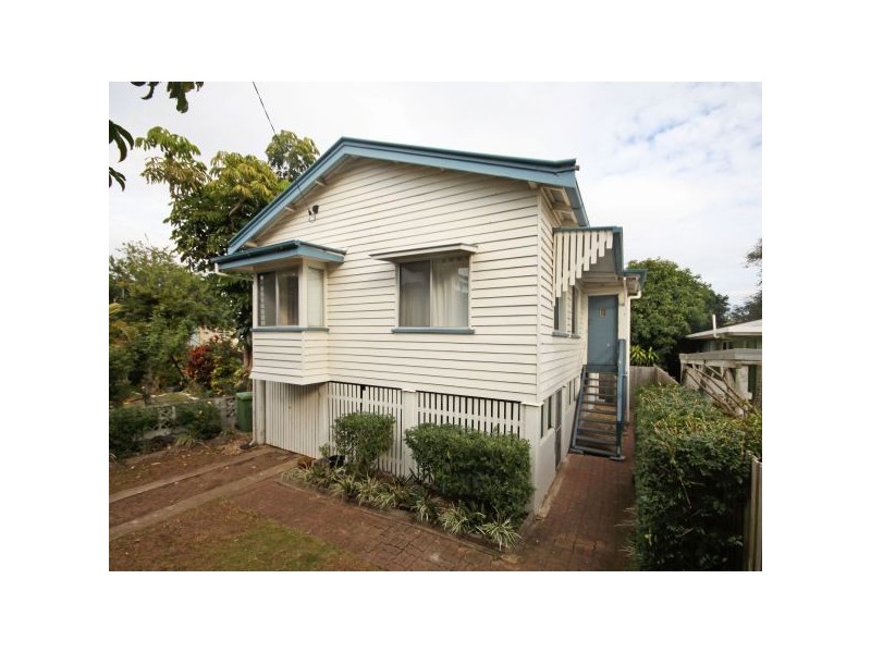 1 Mclennan St, Woody Point QLD 4019