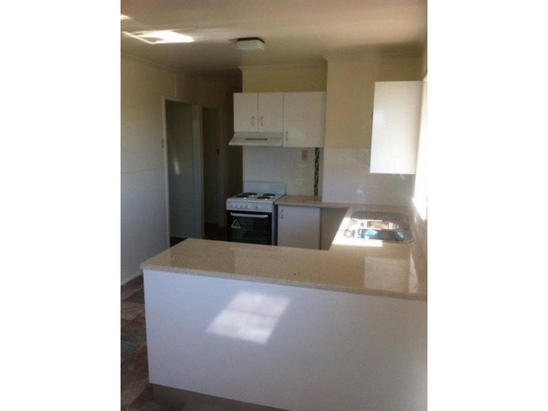 2/4 Rotary Cres, Redcliffe QLD 4020