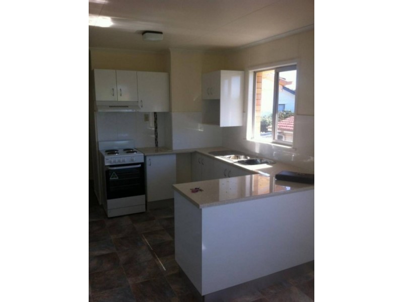 2/4 Rotary Cres, Redcliffe QLD 4020