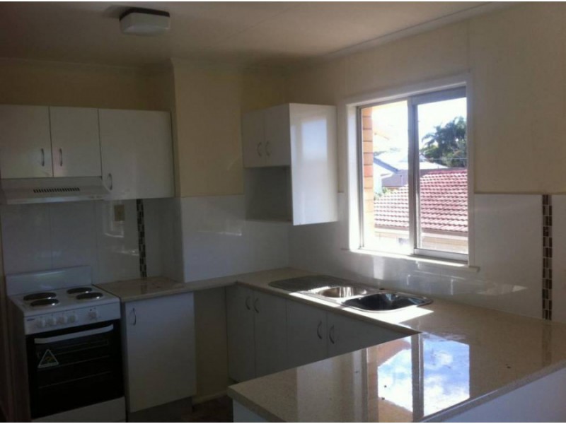 2/4 Rotary Cres, Redcliffe QLD 4020